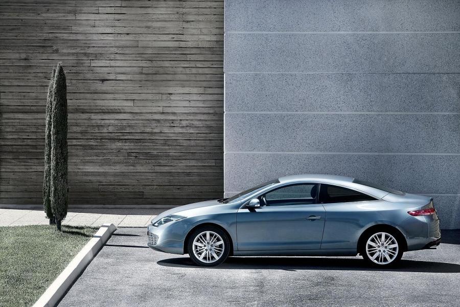  Renault Laguna Coupe 2012 года  (фото 14 из 17)